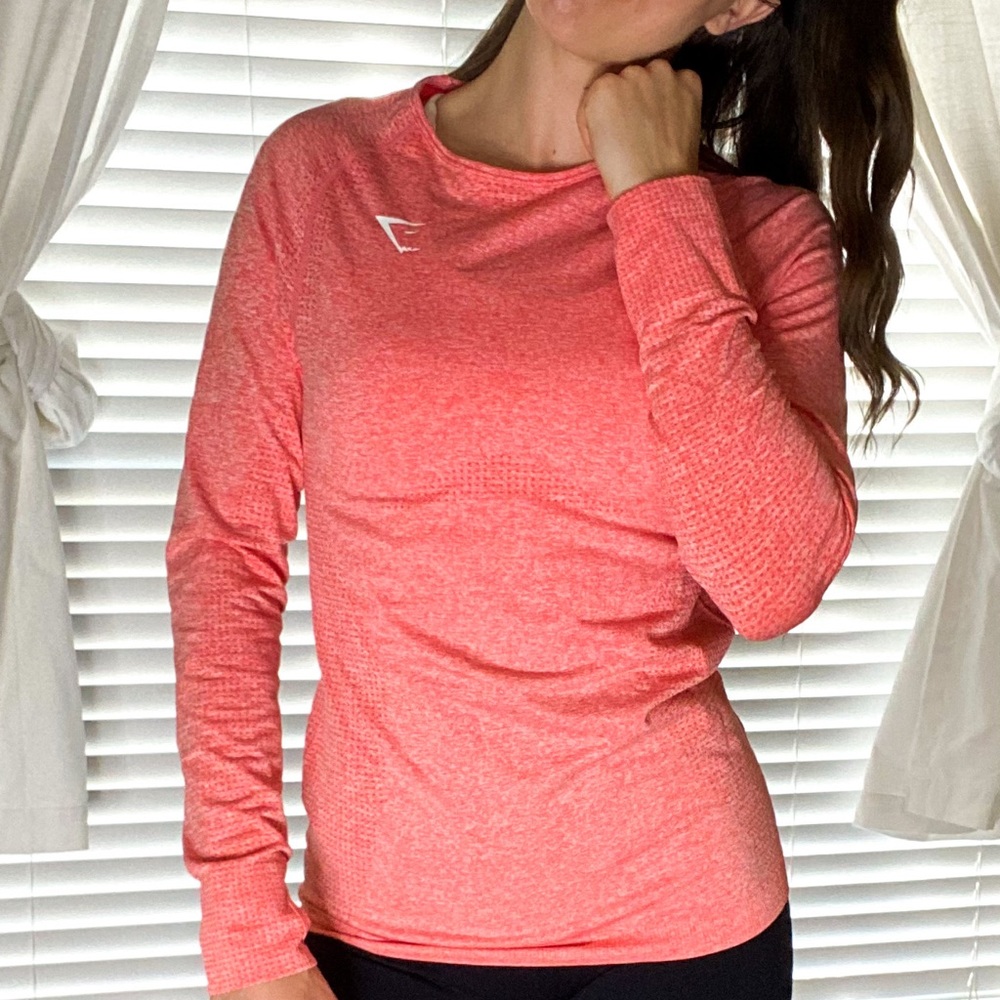 Gym Shark Fitness wear, long sleeve size small, coral, Fitness tops